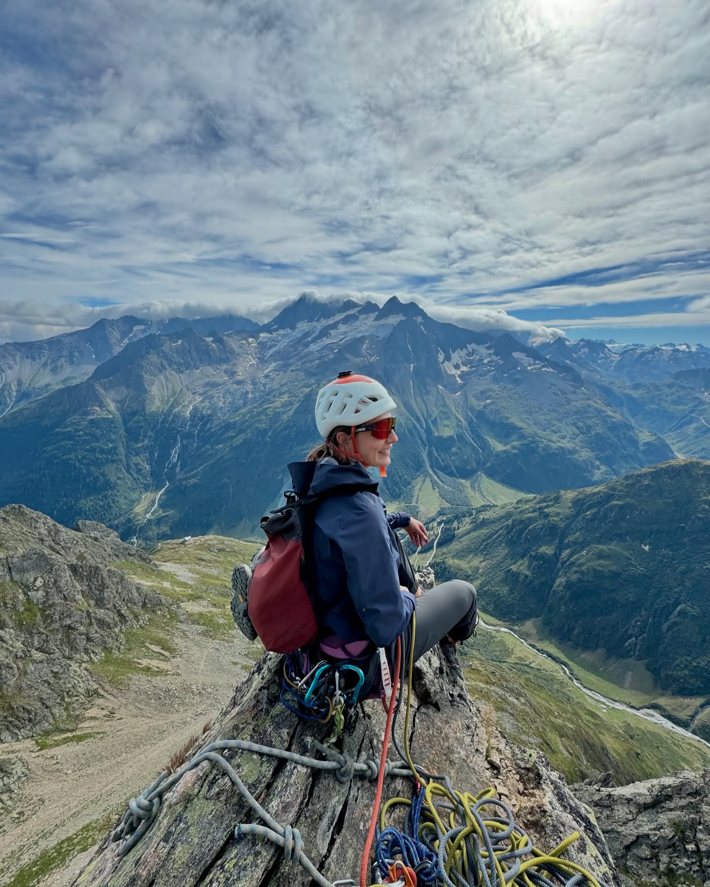 Throwback to an incredible week-end with a beautiful multi-pitch near Sustenpass, September 2024